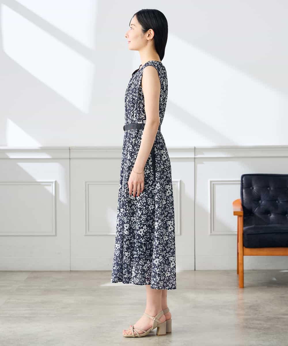 K3EHD15089 a.v.v Elmi(アー・ヴェ・ヴェ) 【低身長サイズ/洗える】フラワープリントギャザーノースリーブワンピース ネイビー