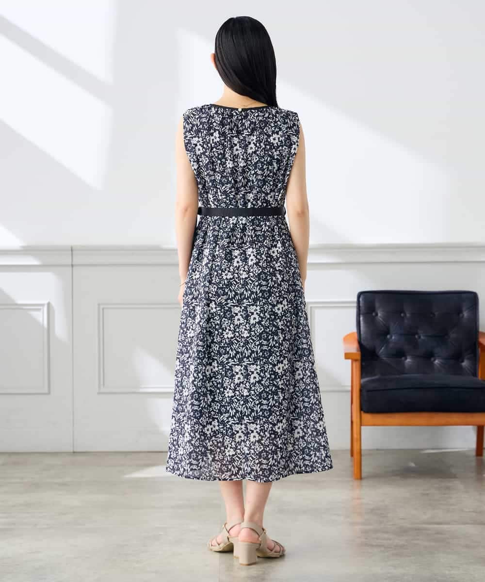 K3EHD15089 a.v.v Elmi(アー・ヴェ・ヴェ) 【低身長サイズ/洗える】フラワープリントギャザーノースリーブワンピース ネイビー