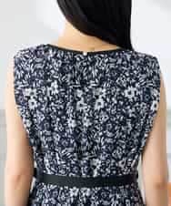 K3EHD15089 a.v.v Elmi(アー・ヴェ・ヴェ) 【低身長サイズ/洗える】フラワープリントギャザーノースリーブワンピース ネイビー