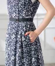 K3EHD15089 a.v.v Elmi(アー・ヴェ・ヴェ) 【低身長サイズ/洗える】フラワープリントギャザーノースリーブワンピース ネイビー