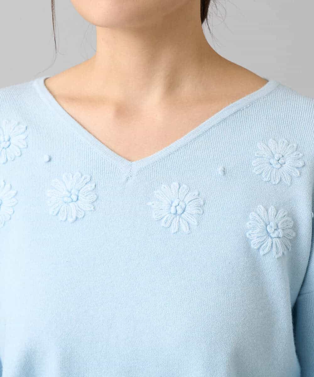 K3FBD27054 a.v.v Elmi(アー・ヴェ・ヴェ) 【低身長サイズ】フラワー刺繍ニットプルオーバー グレー