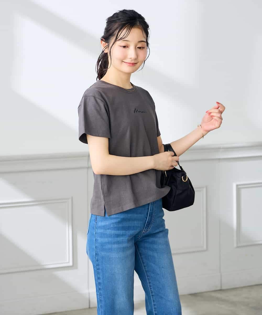 K3KHD54029 a.v.v Elmi(アー・ヴェ・ヴェ) 【低身長サイズ】コンパクトロゴTシャツ【接触冷感/UVカット/コットン100%】 グレージュ