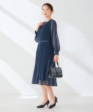 K6EHF26109 a.v.v(アー・ヴェ・ヴェ) 【WEB限定】ランダムプリーツワンピース ブルー