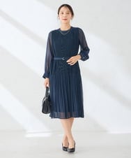 K6EHF26109 a.v.v(アー・ヴェ・ヴェ) 【WEB限定】ランダムプリーツワンピース ブルー