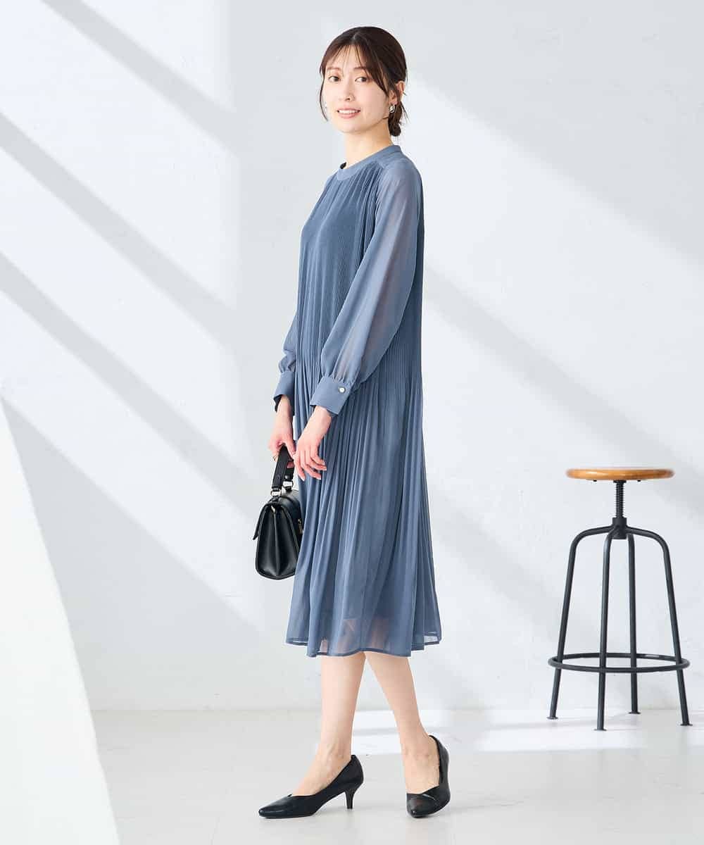 K6EHF26109 a.v.v(アー・ヴェ・ヴェ) 【WEB限定】ランダムプリーツワンピース ブルー