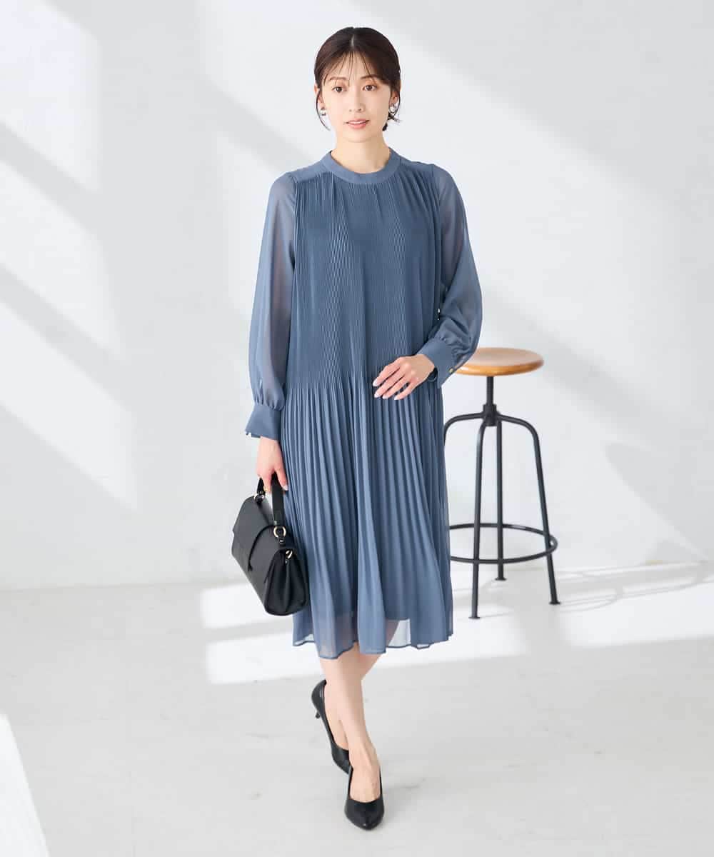 K6EHF26109 a.v.v(アー・ヴェ・ヴェ) 【WEB限定】ランダムプリーツワンピース ブルー