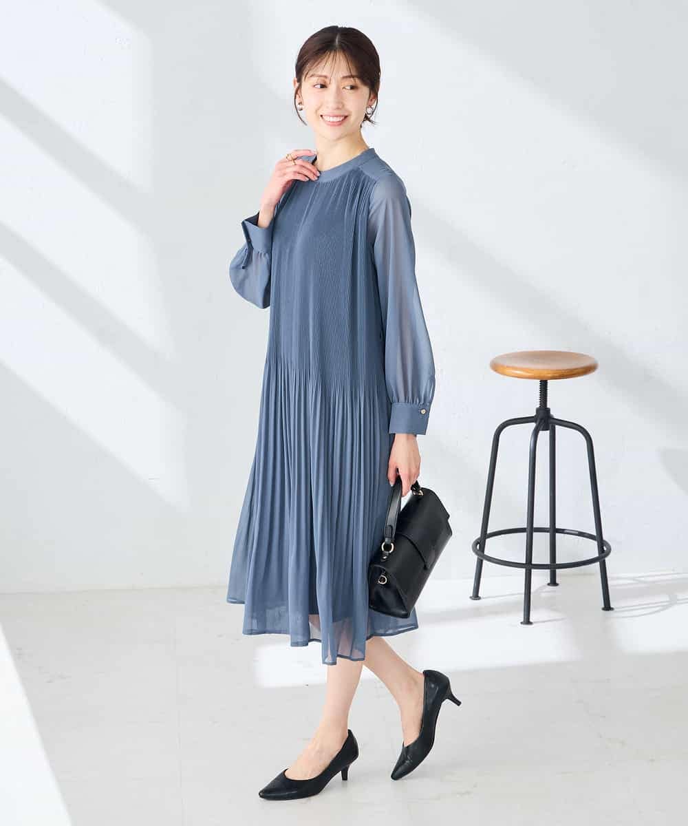 K6EHF26109 a.v.v(アー・ヴェ・ヴェ) 【WEB限定】ランダムプリーツワンピース ブルー