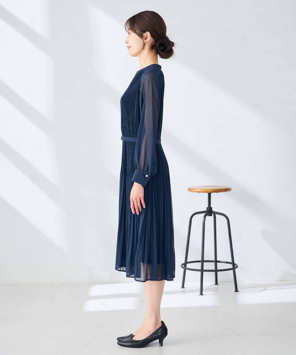 K6EHF26109 a.v.v(アー・ヴェ・ヴェ) 【WEB限定】ランダムプリーツワンピース ブルー