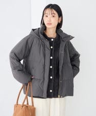 K6JBG10159 a.v.v(アー・ヴェ・ヴェ) 【WEB限定】2WAY スタンドネック ショート ダウン ジャケット ライトカーキ