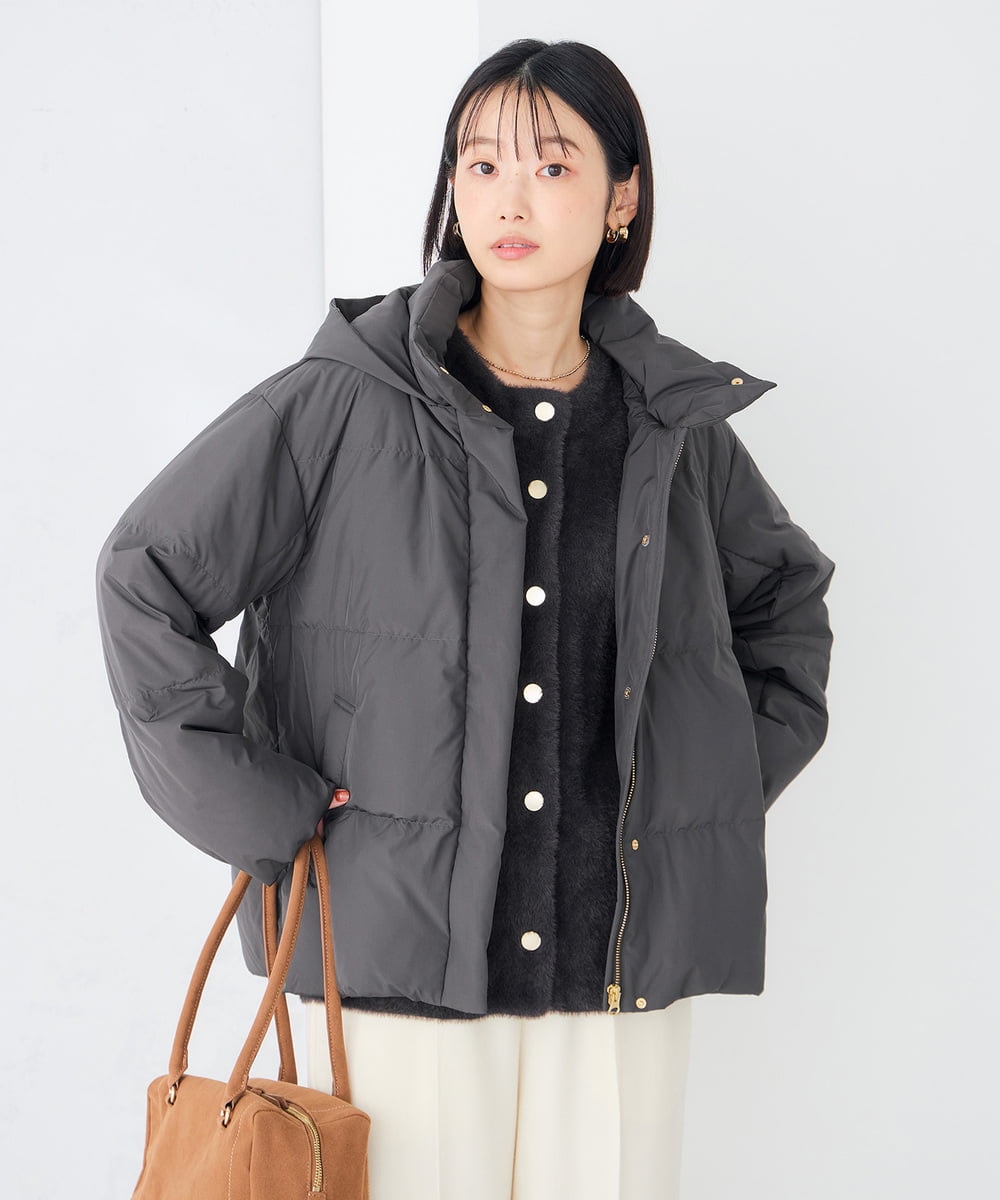 K6JBG10159 a.v.v(アー・ヴェ・ヴェ) 【WEB限定】2WAY スタンドネック ショート ダウン ジャケット ライトカーキ