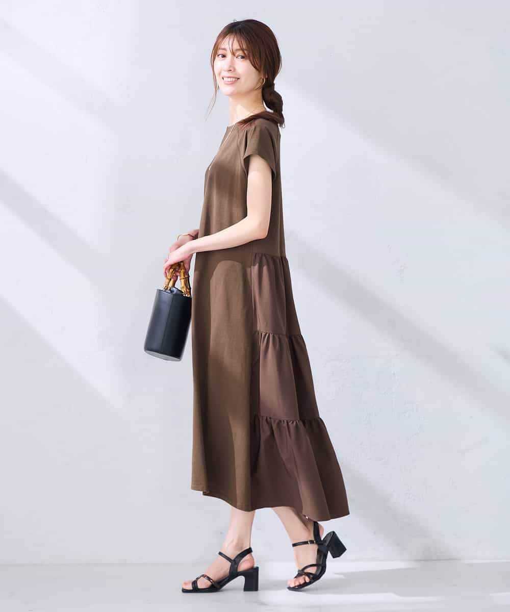 K6PHD05059 a.v.v(アー・ヴェ・ヴェ) 【WEB限定】バックティアードワンピース ブラウン