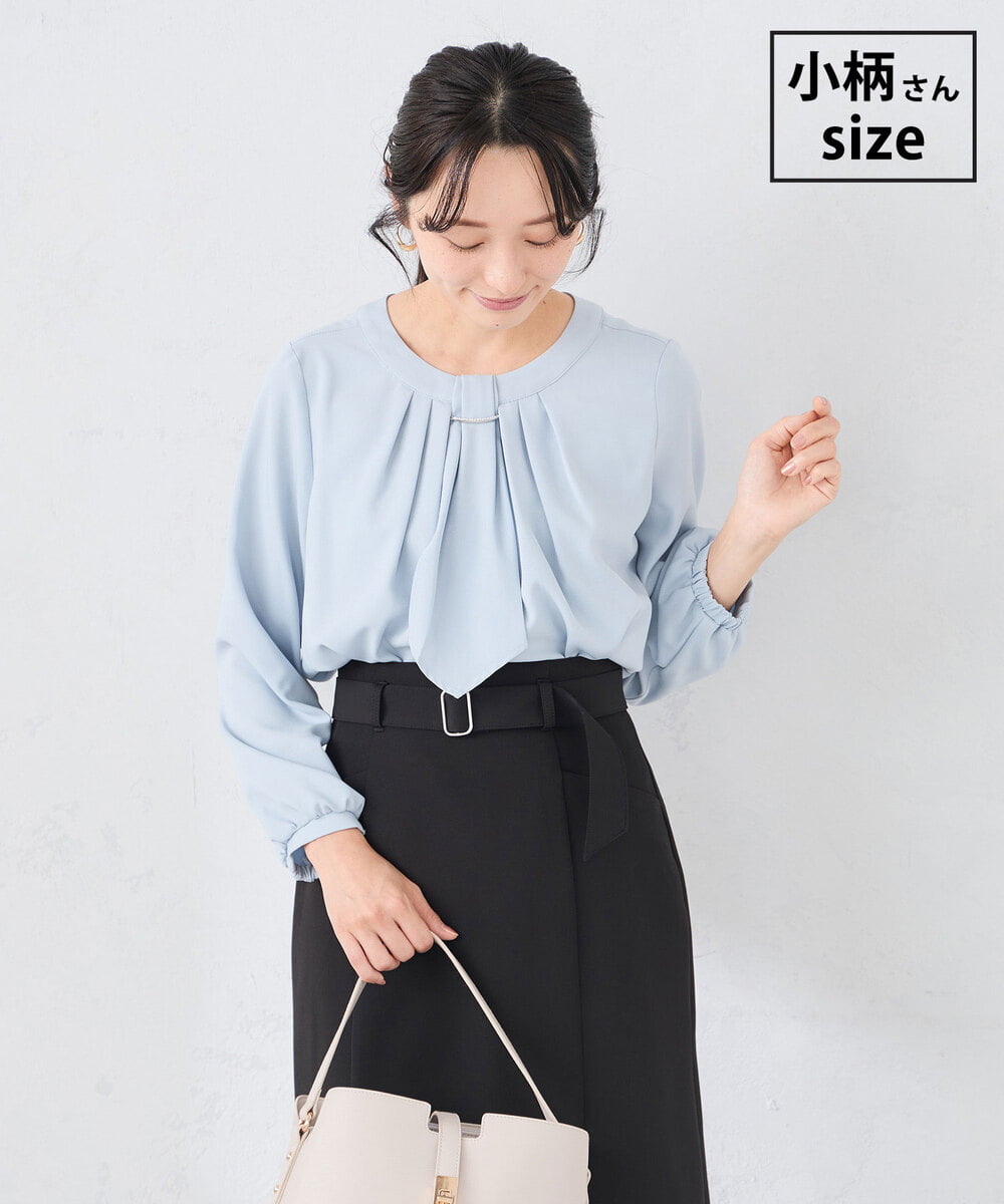 KABCD01059 a.v.v Elmi(アー・ヴェ・ヴェ) 【低身長サイズ】【洗える/ストレッチ】ボウタイメタルチャームブラウス ライトブルー