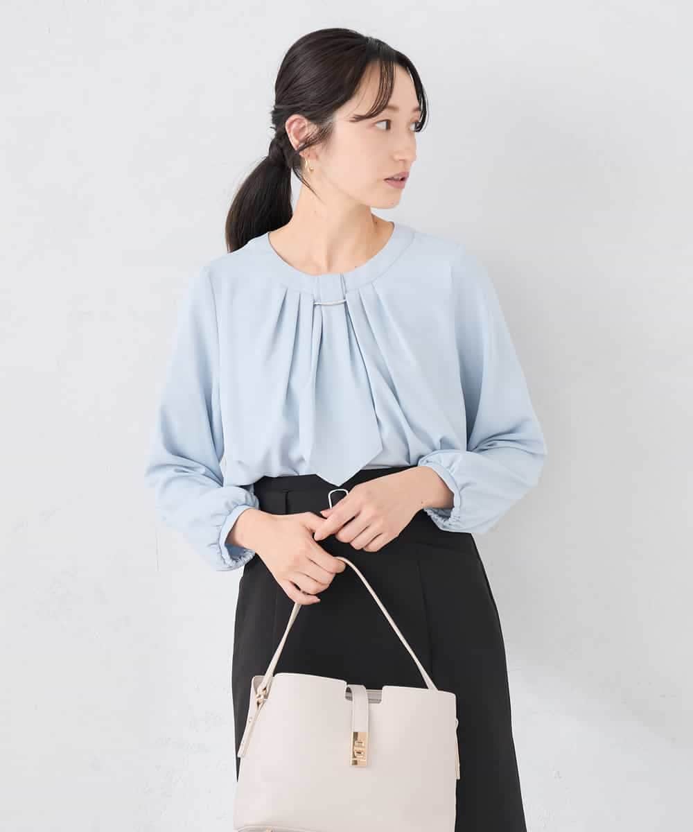 KABCD01059 a.v.v Elmi(アー・ヴェ・ヴェ) 【低身長サイズ】【洗える/ストレッチ】ボウタイメタルチャームブラウス ライトブルー