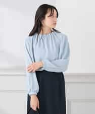 KABCD03059 a.v.v Elmi(アー・ヴェ・ヴェ) 【低身長サイズ】【洗える】タックネックブラウス ライトブルー