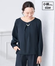 KABCD05059 a.v.v Elmi(アー・ヴェ・ヴェ) 【低身長サイズ】サテンバックフレアブラウス【洗える/速乾/毛玉になりにくい/イージーケア】 ネイビー