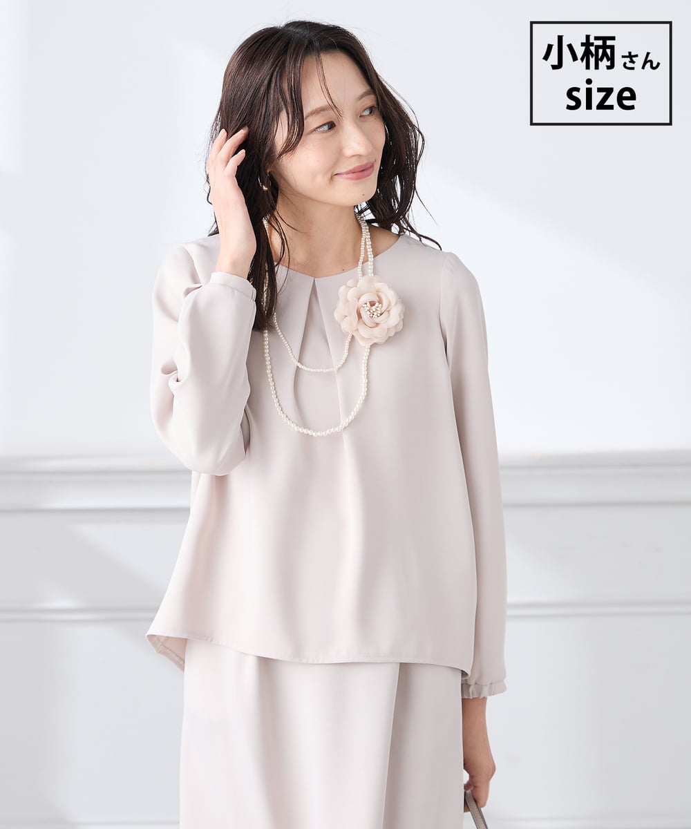 KABCD05059 a.v.v Elmi(アー・ヴェ・ヴェ) 【低身長サイズ】サテンバックフレアブラウス【洗える/速乾/毛玉になりにくい/イージーケア】 グレージュ