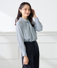 KABFE09059 a.v.v Elmi(アー・ヴェ・ヴェ) 【低身長サイズ】幾何柄ボウタイ風ブラウス ライトブルー