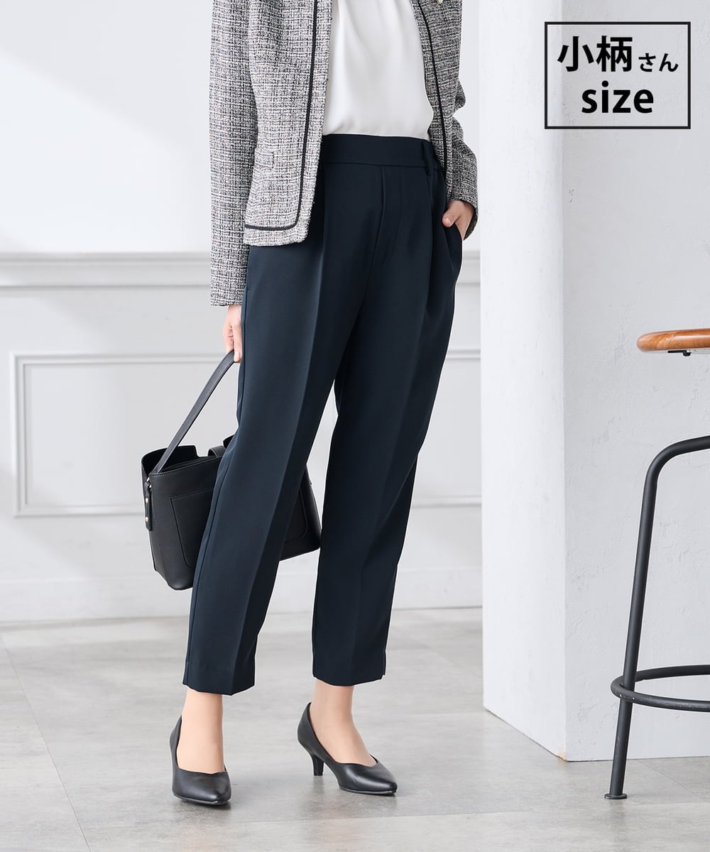 KALCD04069 a.v.v Elmi(アー・ヴェ・ヴェ) 【低身長サイズ】サテンテーパードパンツ【洗える/速乾/毛玉になりにくい/イージーケア】 ネイビー