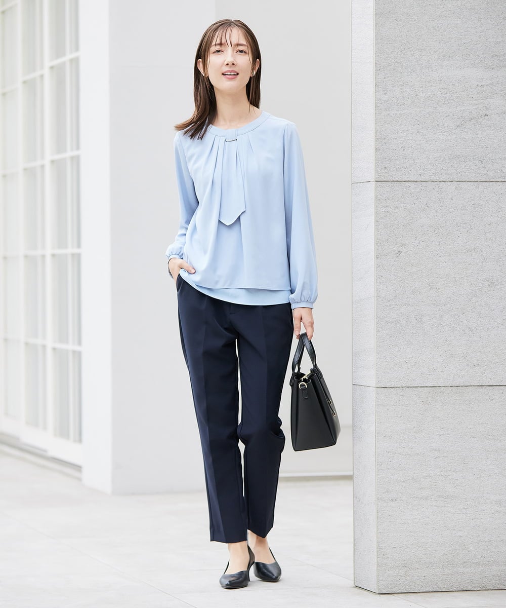 KBBCD01059 a.v.v(アー・ヴェ・ヴェ) 【洗える/ストレッチ】ボウタイメタルチャームブラウス ライトブルー