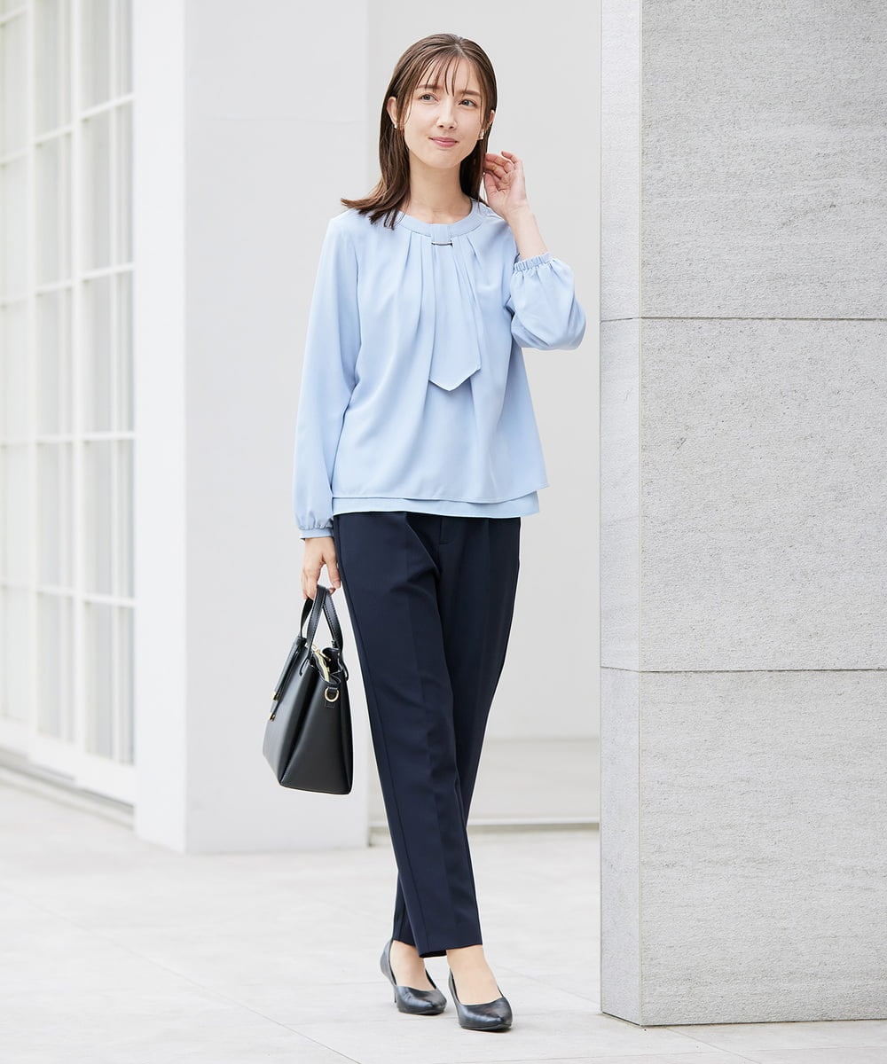 KBBCD01059 a.v.v(アー・ヴェ・ヴェ) 【洗える/ストレッチ】ボウタイメタルチャームブラウス ライトブルー