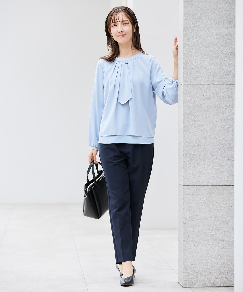 KBBCD01059 a.v.v(アー・ヴェ・ヴェ) 【洗える/ストレッチ】ボウタイメタルチャームブラウス ライトブルー