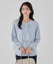 KBBCD01059 a.v.v(アー・ヴェ・ヴェ) 【洗える/ストレッチ】ボウタイメタルチャームブラウス ライトブルー