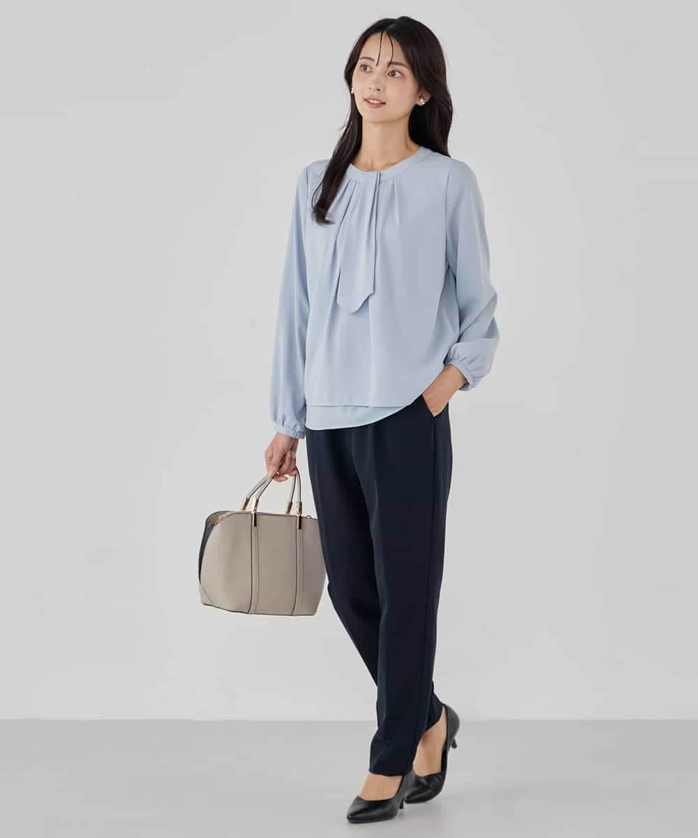 KBBCD01059 a.v.v(アー・ヴェ・ヴェ) 【洗える/ストレッチ】ボウタイメタルチャームブラウス ライトブルー