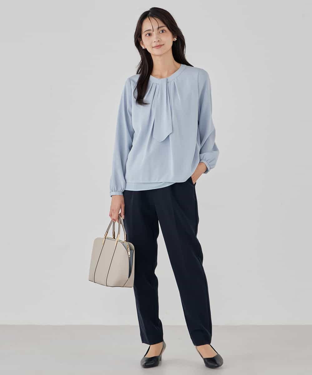 KBBCD01059 a.v.v(アー・ヴェ・ヴェ) 【洗える/ストレッチ】ボウタイメタルチャームブラウス ライトブルー