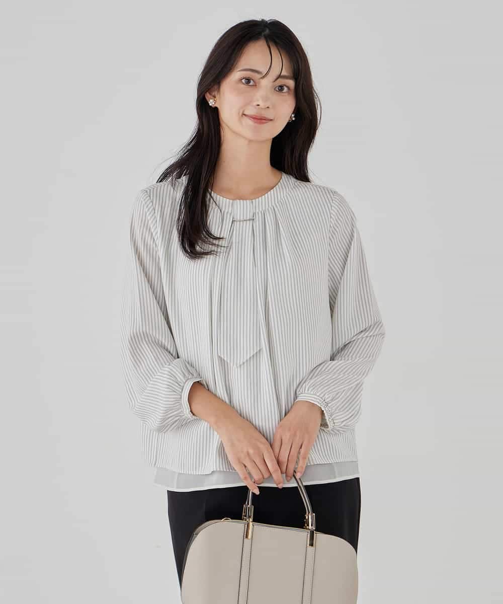 KBBCD01059 a.v.v(アー・ヴェ・ヴェ) 【洗える/ストレッチ】ボウタイメタルチャームブラウス ライトブルー