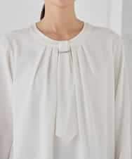 KBBCD01059 a.v.v(アー・ヴェ・ヴェ) 【洗える/ストレッチ】ボウタイメタルチャームブラウス ライトブルー