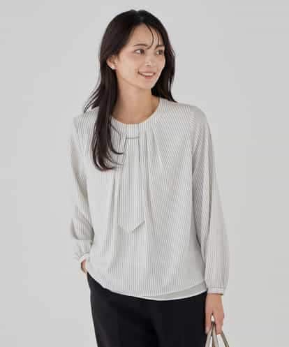 KBBCD01059 a.v.v 【洗える/ストレッチ】ボウタイメタルチャームブラウス