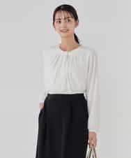 KBBCD01059 a.v.v(アー・ヴェ・ヴェ) 【洗える/ストレッチ】ボウタイメタルチャームブラウス ホワイト