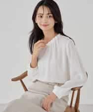 KBBCD03059 a.v.v(アー・ヴェ・ヴェ) 【洗える】タックネックブラウス ライトブルー