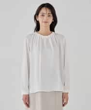 KBBCD03059 a.v.v(アー・ヴェ・ヴェ) 【洗える】タックネックブラウス ライトブルー