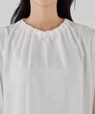 KBBCD03059 a.v.v(アー・ヴェ・ヴェ) 【洗える】タックネックブラウス ライトブルー