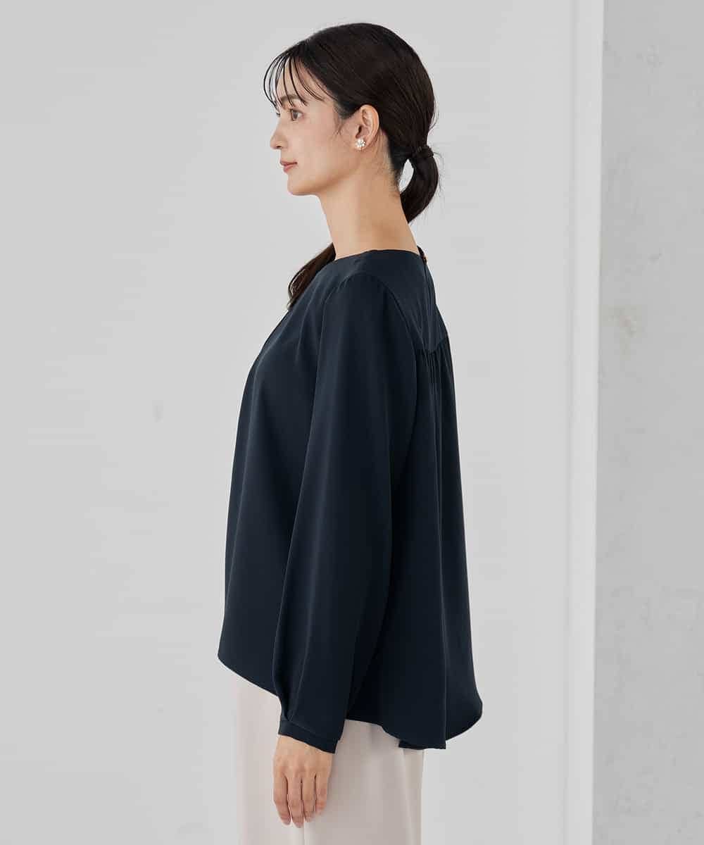 KBBCD05059 a.v.v(アー・ヴェ・ヴェ) サテンバックフレアブラウス【洗える/速乾/毛玉になりにくい/イージーケア】 ブラック