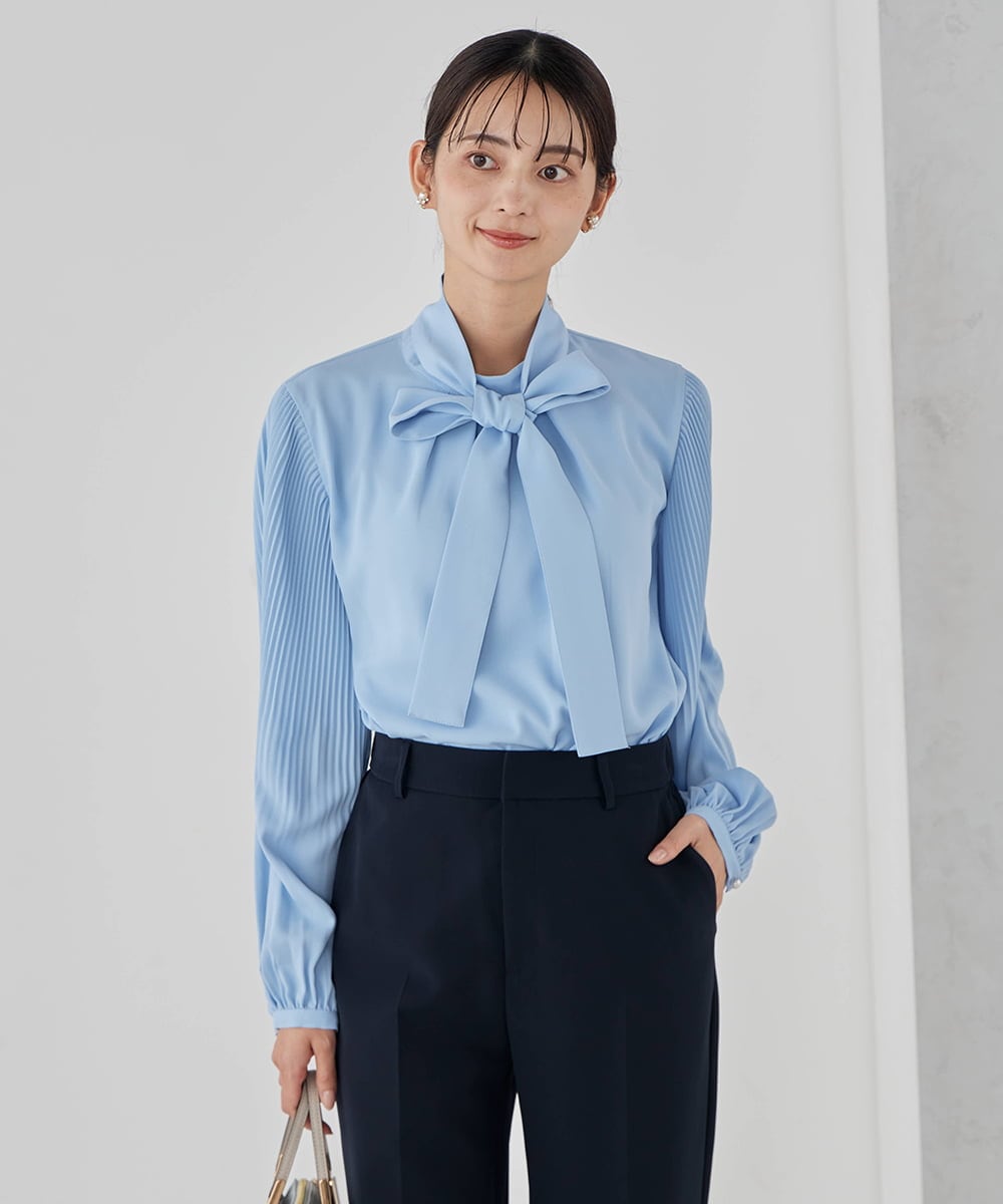 KBBCD07059 a.v.v(アー・ヴェ・ヴェ) 【洗える】2WAY袖プリーツボウタイブラウス ライトブルー