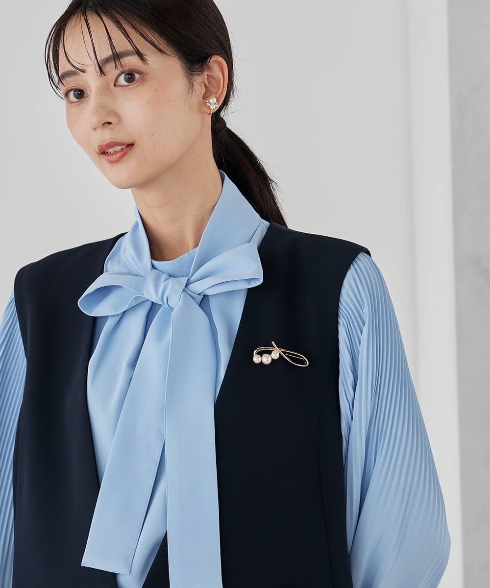 KBBCD07059 a.v.v(アー・ヴェ・ヴェ) 【洗える】2WAY袖プリーツボウタイブラウス ライトブルー