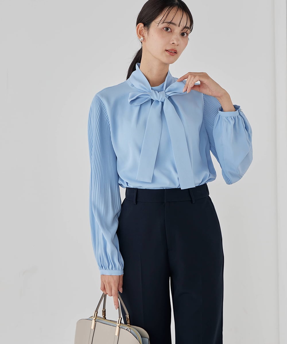 KBBCD07059 a.v.v(アー・ヴェ・ヴェ) 【洗える】2WAY袖プリーツボウタイブラウス ライトブルー