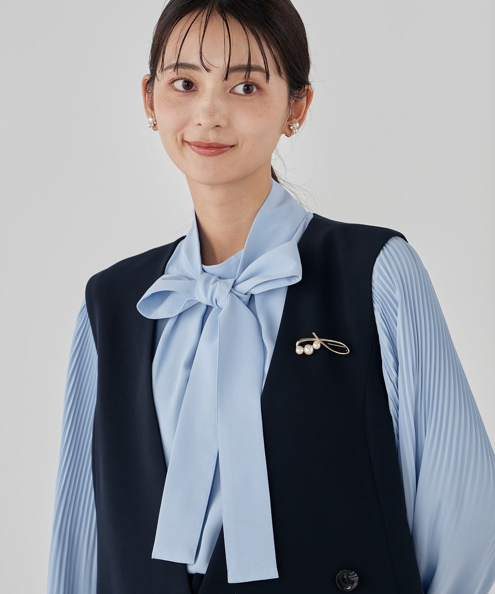 KBBCD07059 a.v.v(アー・ヴェ・ヴェ) 【洗える】2WAY袖プリーツボウタイブラウス ライトブルー