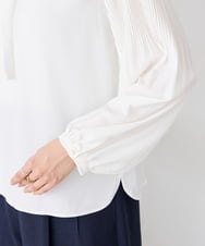 KBBCD14059 a.v.v(アー・ヴェ・ヴェ) 【洗える】2WAY袖プリーツボウタイブラウス ホワイト