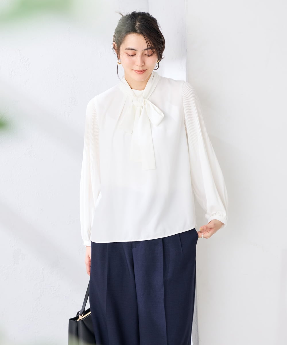 KBBCD14059 a.v.v(アー・ヴェ・ヴェ) 【洗える】2WAY袖プリーツボウタイブラウス ホワイト