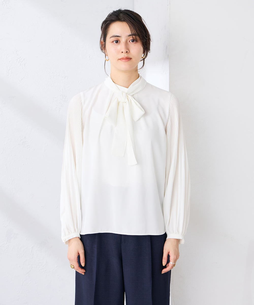 KBBCD14059 a.v.v(アー・ヴェ・ヴェ) 【洗える】2WAY袖プリーツボウタイブラウス ホワイト