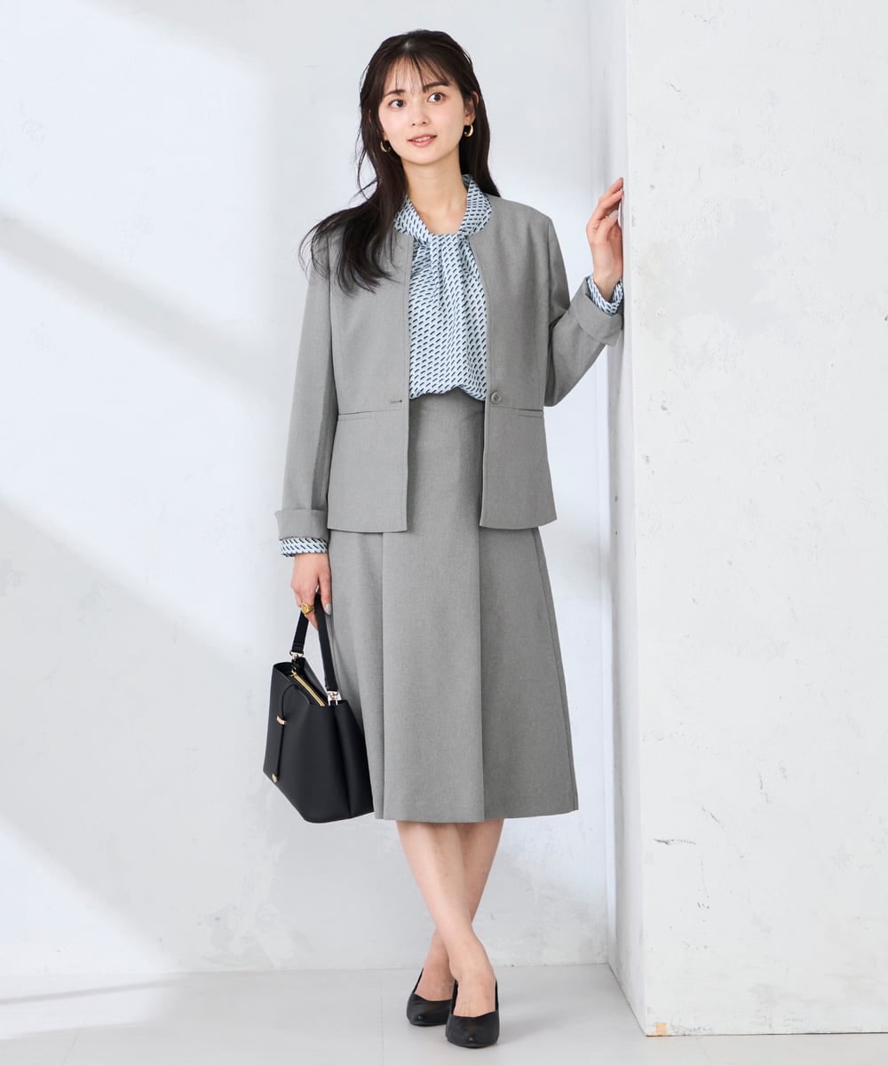 KBBFE09059 a.v.v(アー・ヴェ・ヴェ) 幾何柄ボウタイ風ブラウス ライトブルー