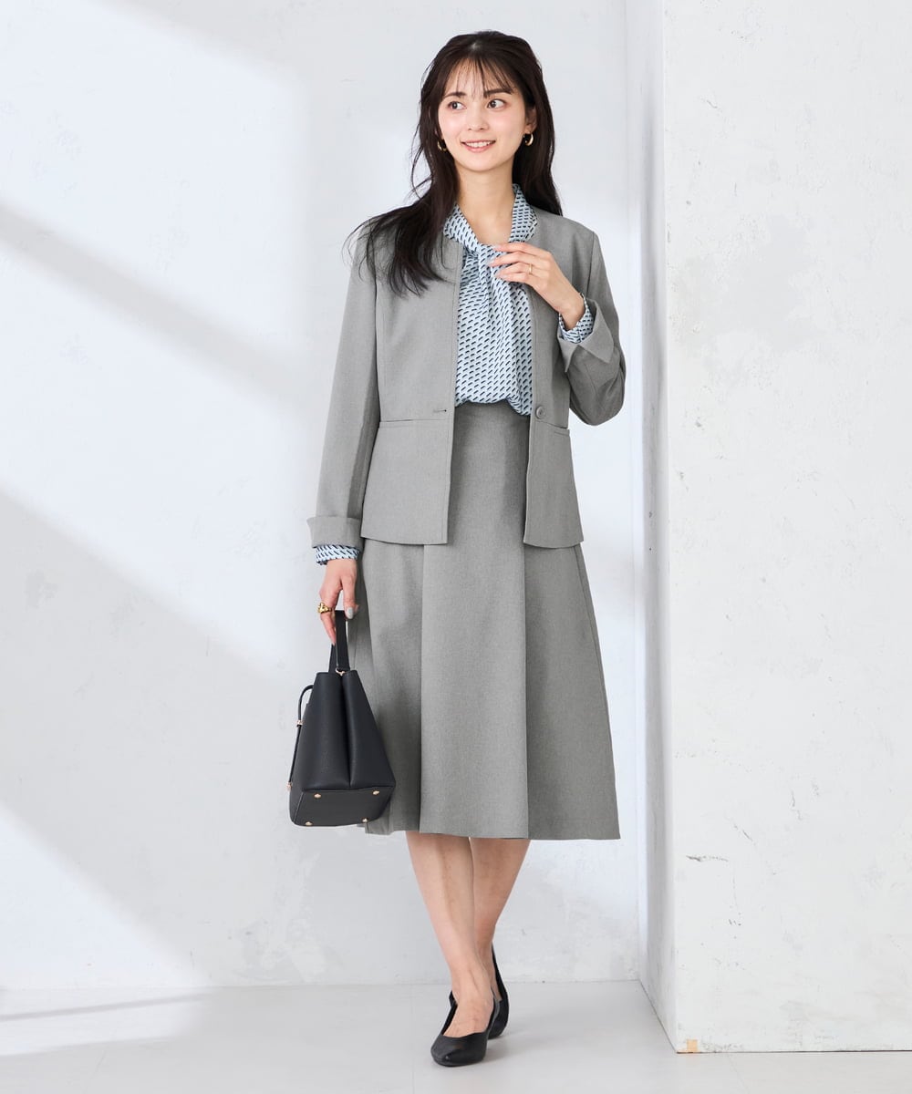 KBBFE09059 a.v.v(アー・ヴェ・ヴェ) 幾何柄ボウタイ風ブラウス ライトブルー