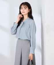 KBBFE09059 a.v.v(アー・ヴェ・ヴェ) 幾何柄ボウタイ風ブラウス ライトブルー