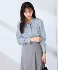 KBBFE09059 a.v.v(アー・ヴェ・ヴェ) 幾何柄ボウタイ風ブラウス ライトブルー