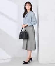 KBBFE09059 a.v.v(アー・ヴェ・ヴェ) 幾何柄ボウタイ風ブラウス ライトブルー