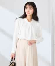 KBBFE09059 a.v.v(アー・ヴェ・ヴェ) 幾何柄ボウタイ風ブラウス ライトブルー