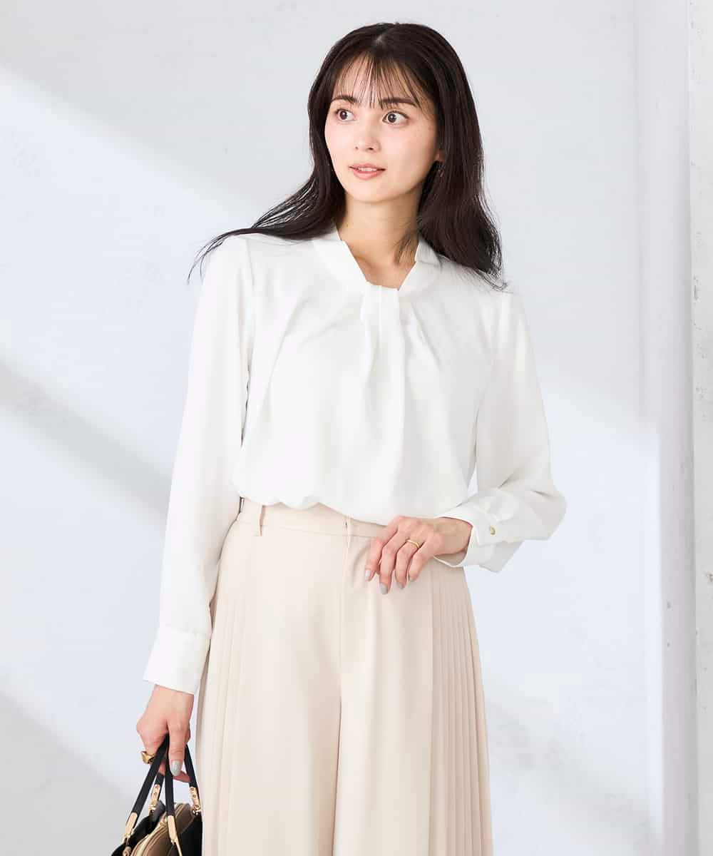 KBBFE09059 a.v.v(アー・ヴェ・ヴェ) 幾何柄ボウタイ風ブラウス ライトブルー